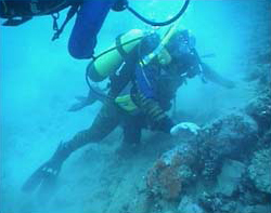 Sergio sul fondale marino in immersione
